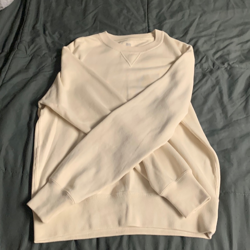 UNI QLO Sweater